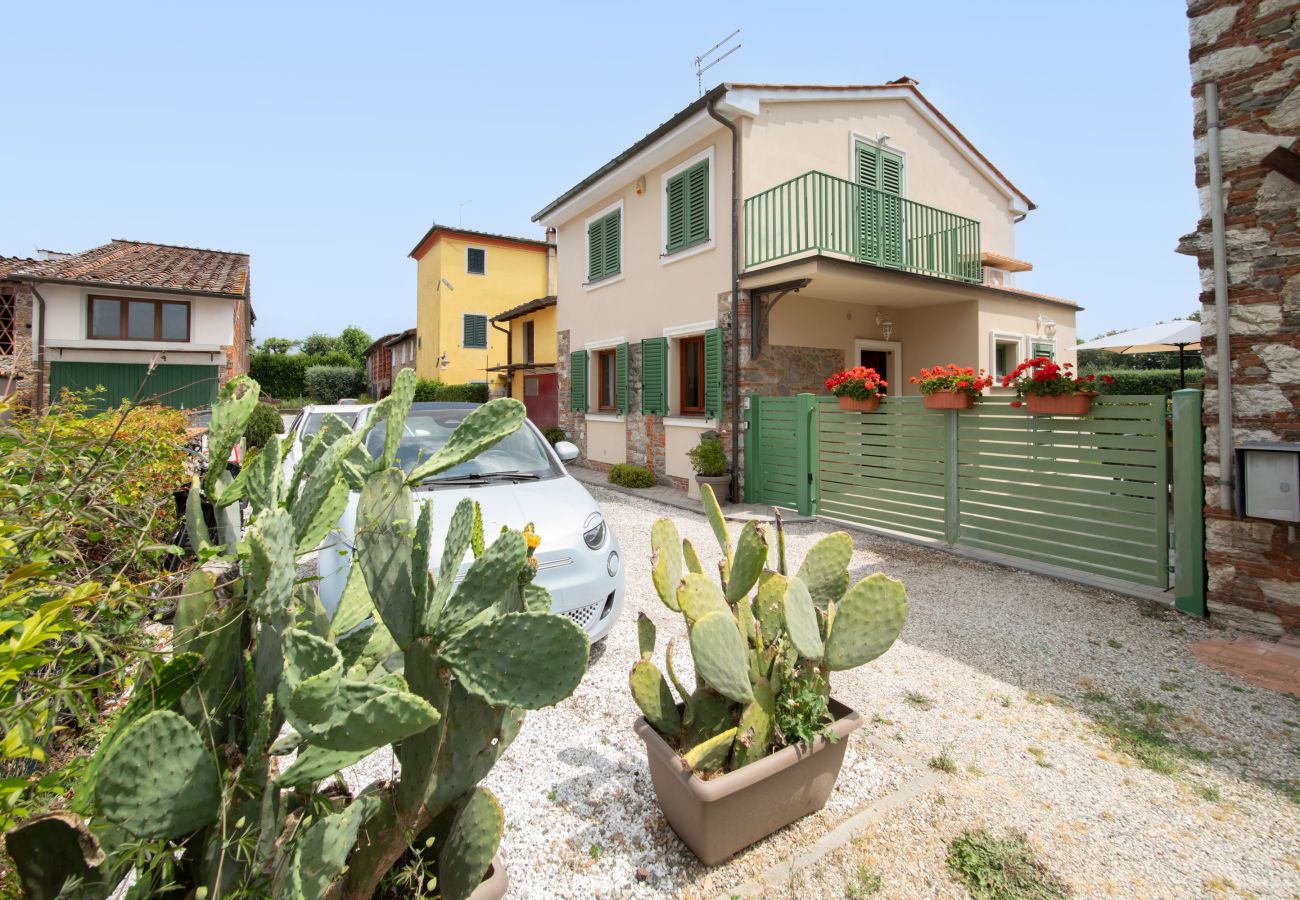 Casa en Capannori - Casa I Tre Cipressi with Swimming Pool