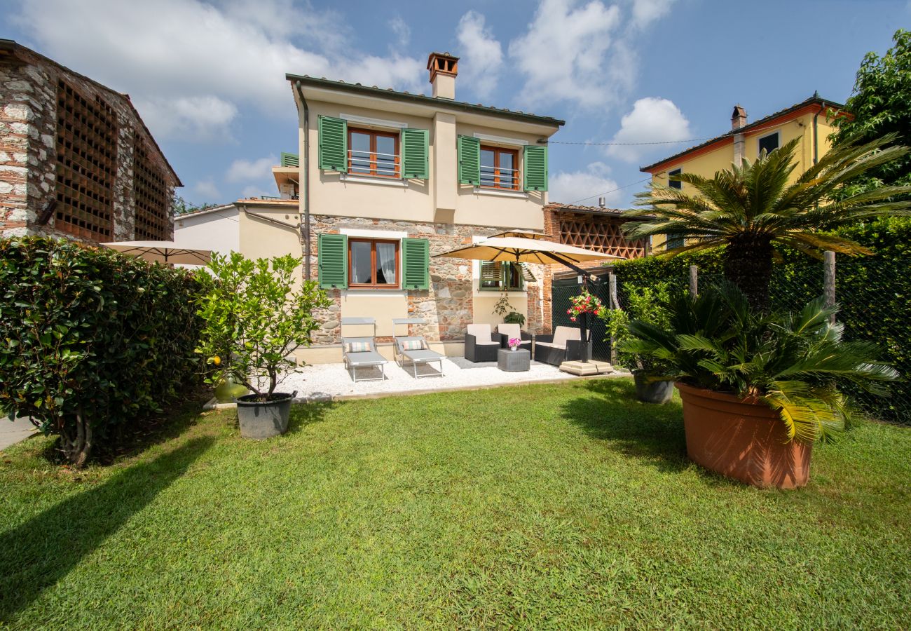 Casa en Capannori - Casa I Tre Cipressi with Swimming Pool