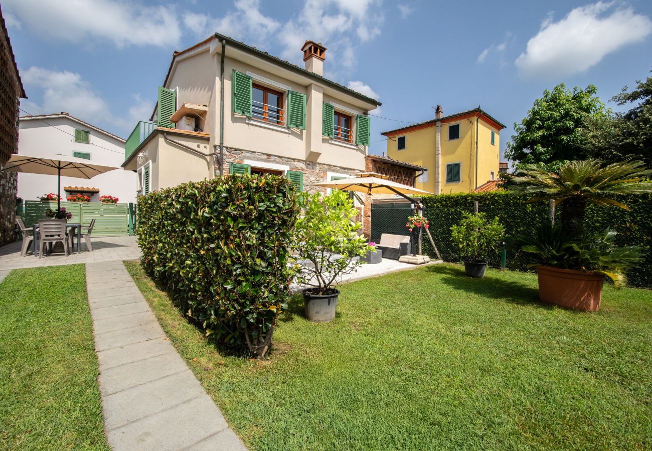 Casa en Capannori - Casa I Tre Cipressi with Swimming Pool