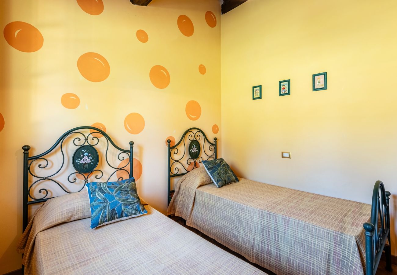 Apartamento en Capannori - Il Melograno Apartment with Swimming Pool