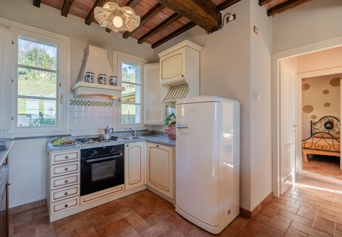 Apartamento en Capannori - Il Girasole Apartment with Swimming Pool