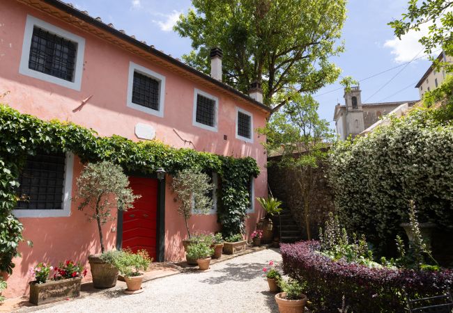 Villa à Capannori - Villa Roocello, charming retreat with pool