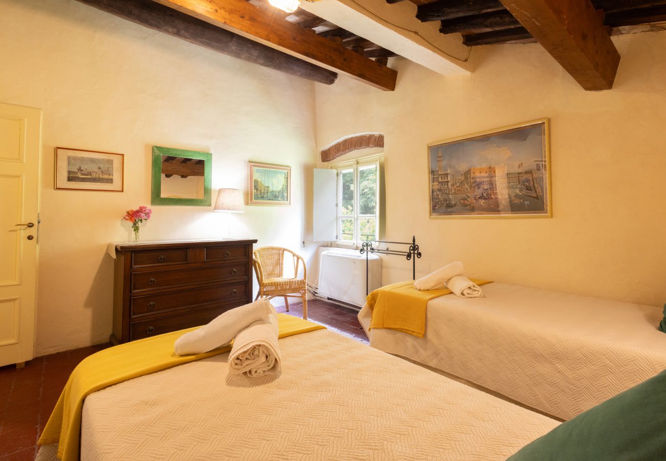 Villa à Capannori - Villa Roocello, charming retreat with pool